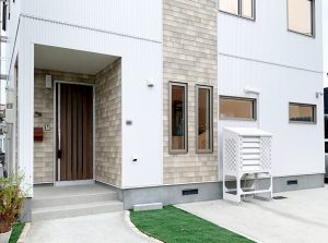 2021年10月設置　札幌市北区　S様邸　室外機カバー「ヴェルアート」設置後-5