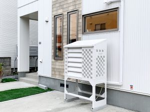 2021年10月設置　札幌市北区　S様邸　室外機カバー「ヴェルアート」設置後-2