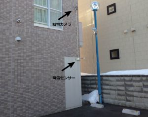 2021年10月施工　札幌市豊平区　Pマンション　遠隔監視システム工事-監視カメラと降雪センサー