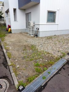 札幌市白石区S様邸　アスファルト及び人口芝敷設工事-施工前1